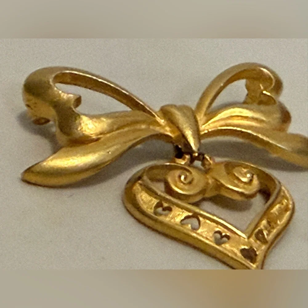 Victorian Revival Bow Brooch w Pendant Heart Gold Tn Cut Work Belle Époque 2.25